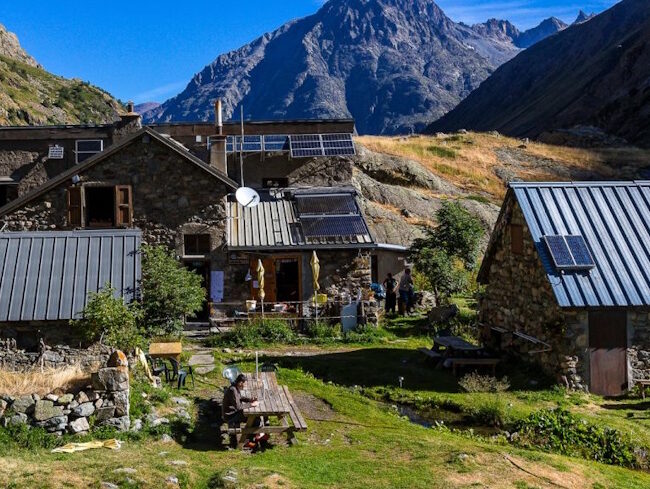 En Oisans, le refuge de la Lavey est en pleine rénovation © FFCAM