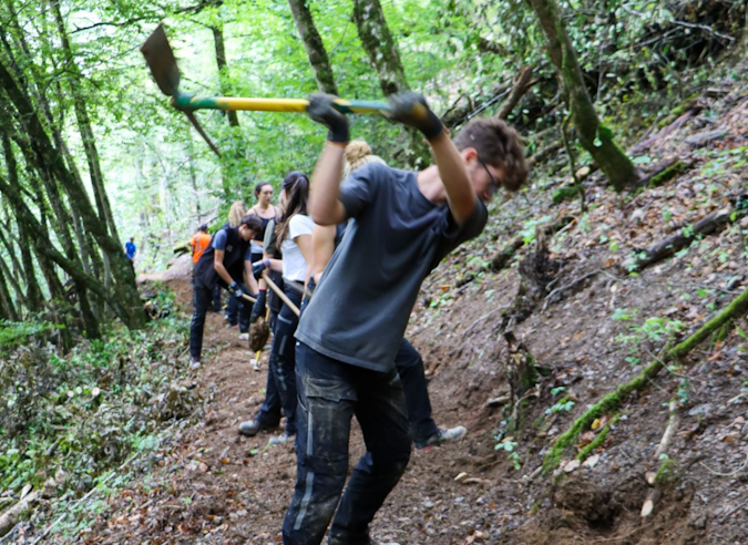 L'entretien des sentiers par les jeunes sur la Communauté de Communes Arlysère